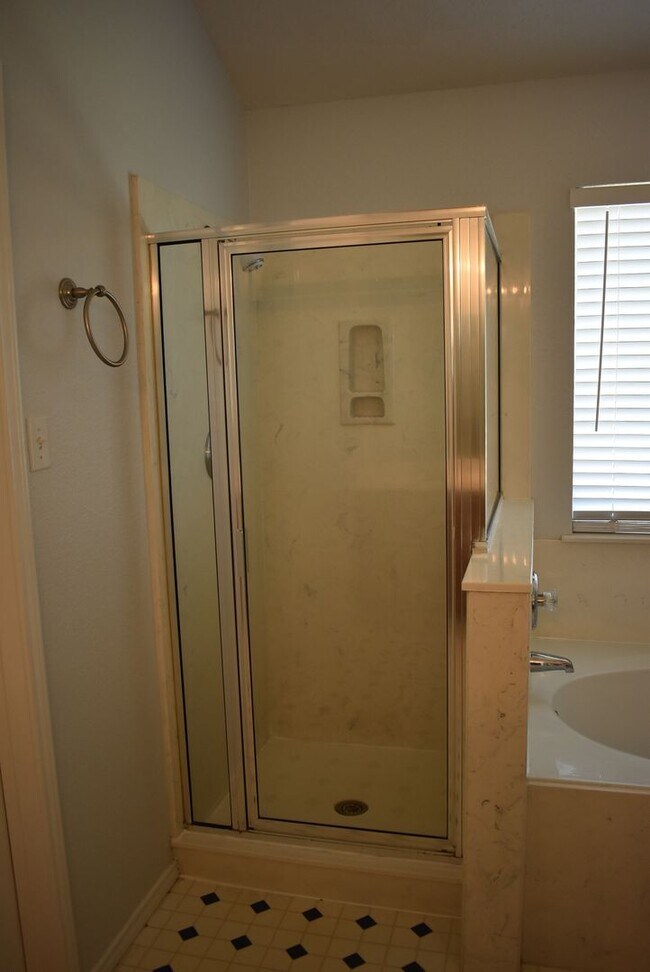 Building Photo - TWO LIVING ROOMS AND TWO DINING ROOMS! Sol...