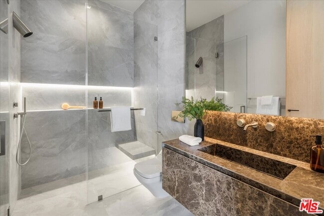Building Photo - 766 Paseo Miramar