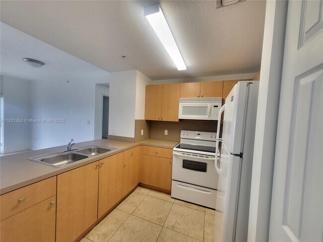 Building Photo - 435 SW 12th Ave