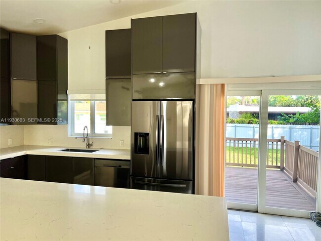 Building Photo - 2536 Flamingo Ln