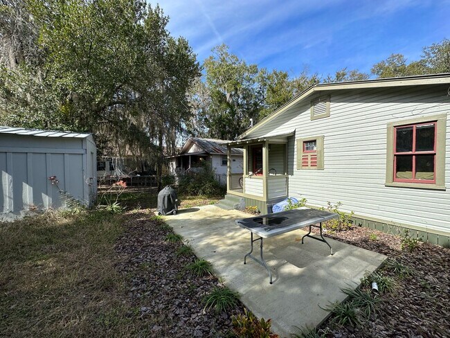 Building Photo - Lovely 2 Bedroom, 1 Bathroom Home in Fifth Avenue Neighborhood (w/ Study)