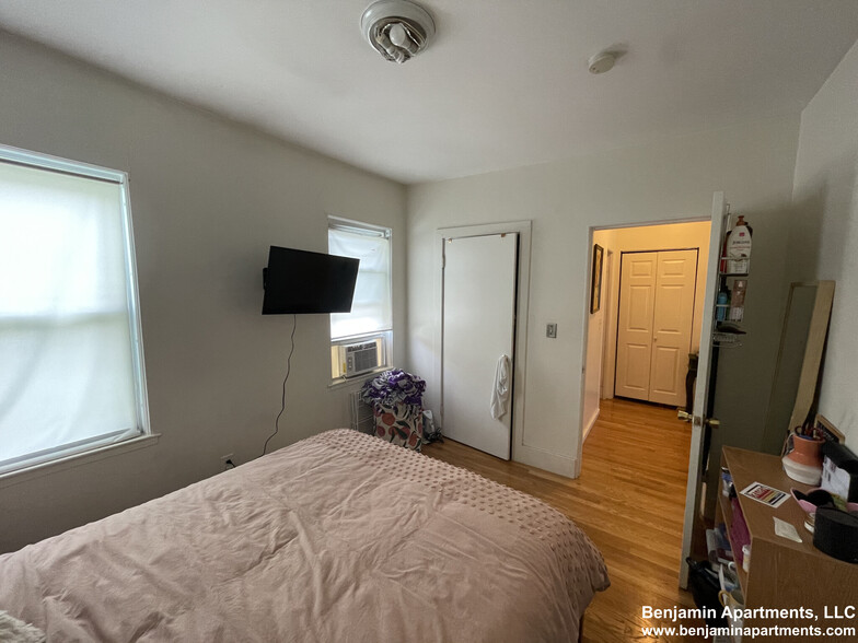 Primary Photo - 218 W 8th St