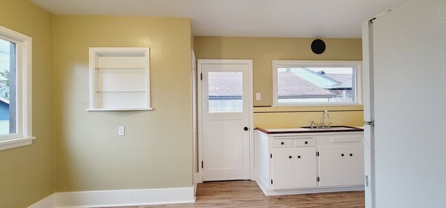 Building Photo - Rare opportunity to live in a stunning 5 B...