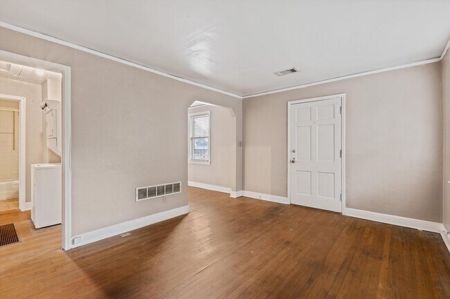 Building Photo - 3684 Marion Ave