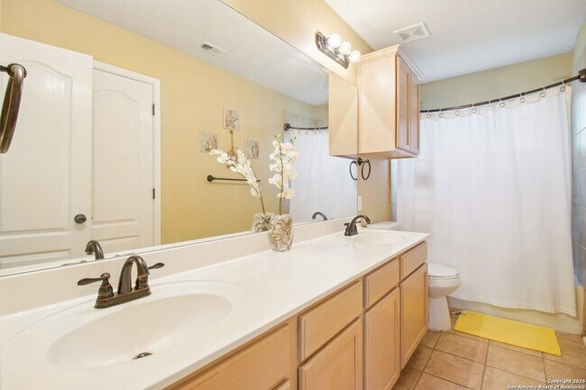 Building Photo - 606 Mesa Ln