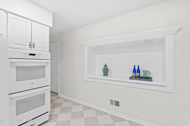 Building Photo - 2102 Northfield Dr