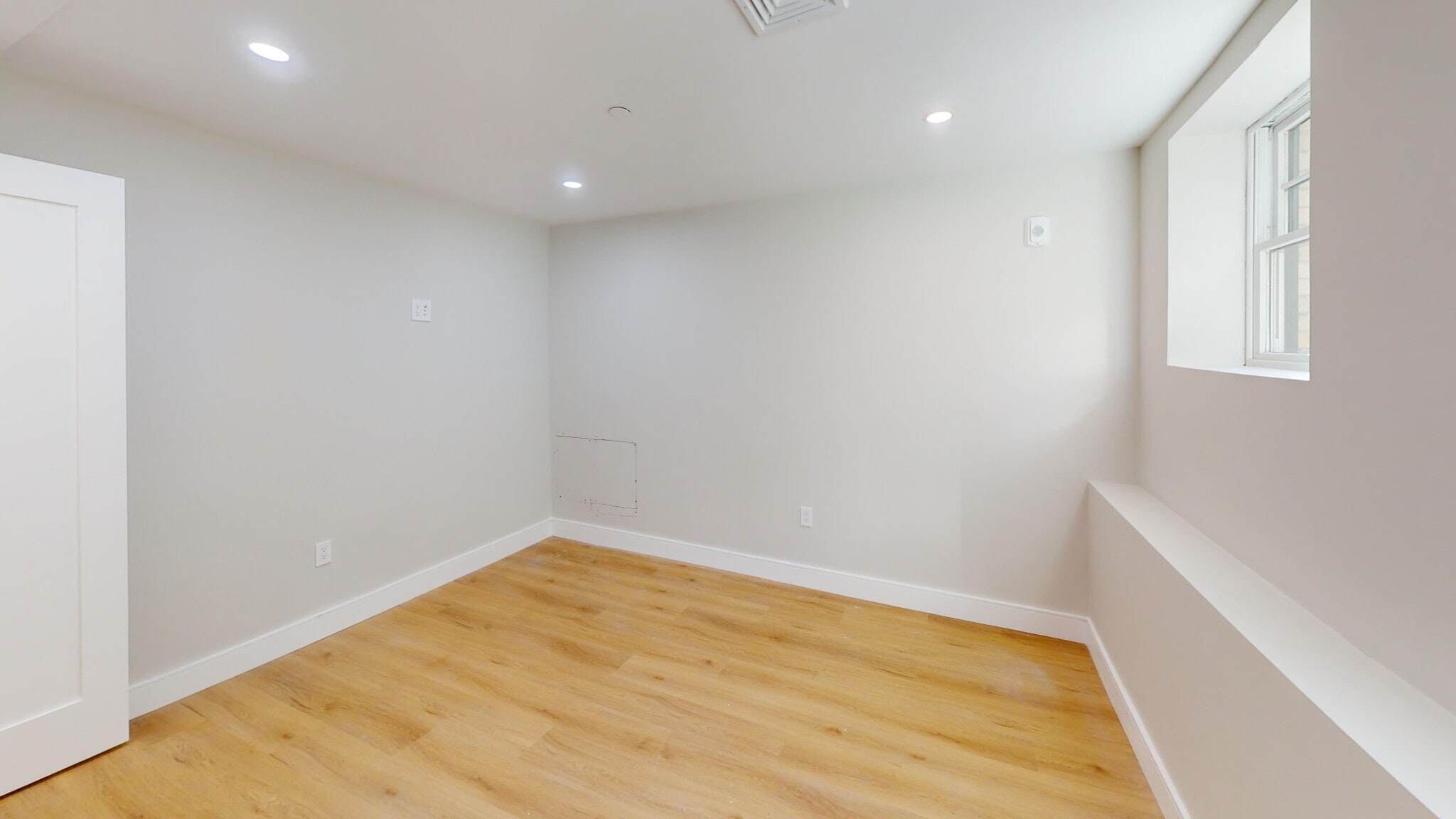 Building Photo - 145 Sutherland Rd