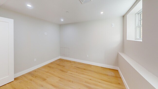 Building Photo - 145 Sutherland Rd