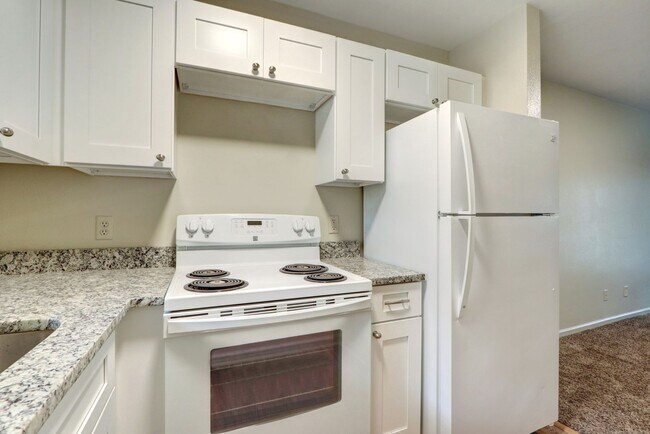 Building Photo - 3-3 Dukes Way