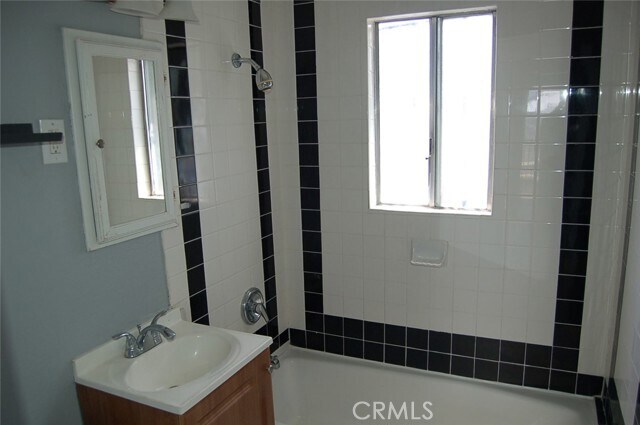 Building Photo - 422 W Palm St