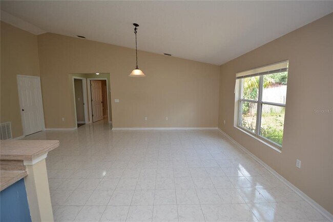 Building Photo - 12 Pine Brook Dr