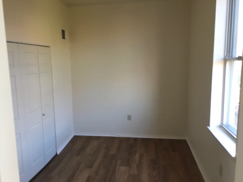 Building Photo - 15 E Read St