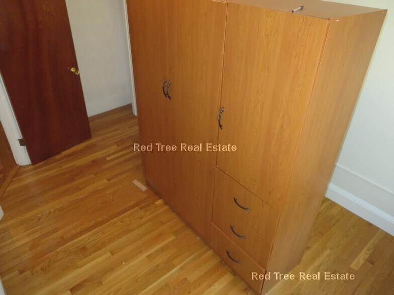 Building Photo - 49 St Germain St