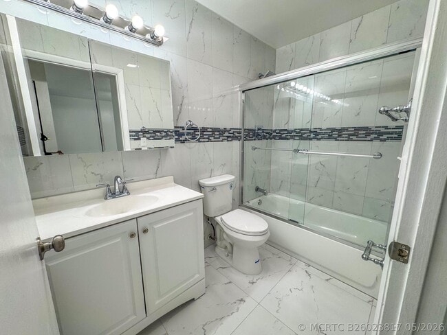 Building Photo - 10687 Royal Palm Blvd