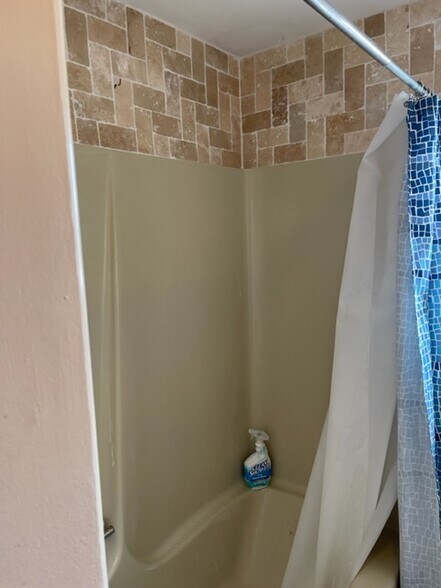 bath - 62 Lakeview Ter