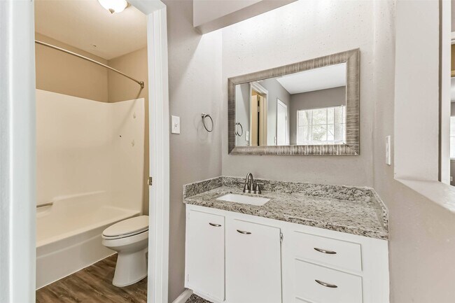 Building Photo - 26 W Broken Oak Ct