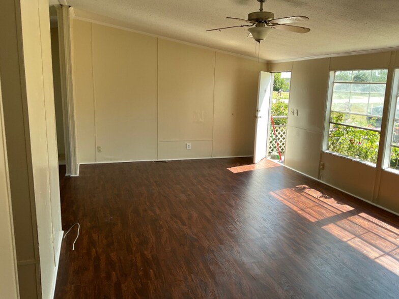 Building Photo - 343 Crescent Creek Ln