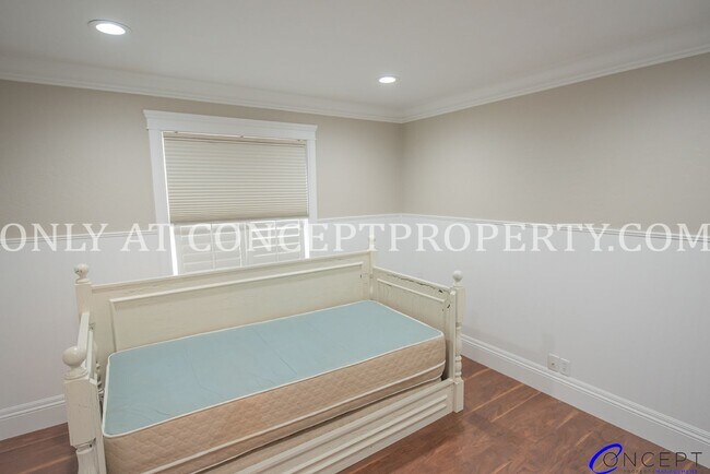 Building Photo - Attractive 4 Bed 3 Bathroom Home: Backing Park - 2 Car Garage