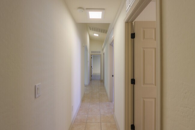 Building Photo - 43749 W Magnolia Rd