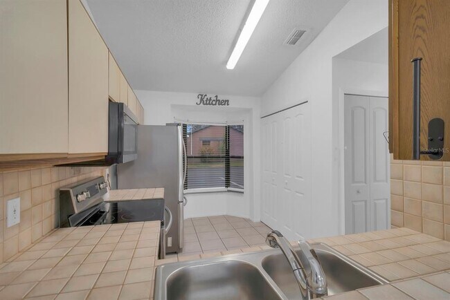 Building Photo - 2432 King Oak Ct