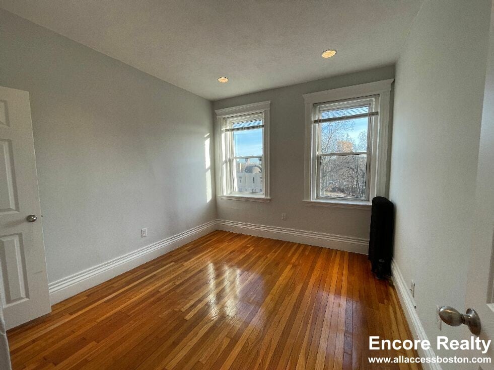 Building Photo - 109 Queensberry St
