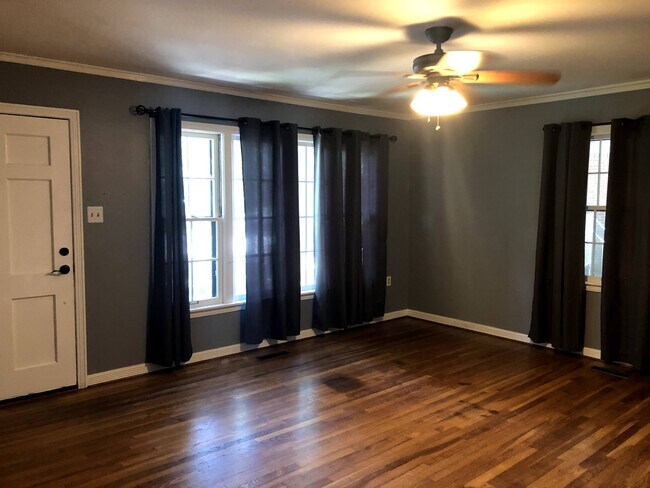 Building Photo - Branch