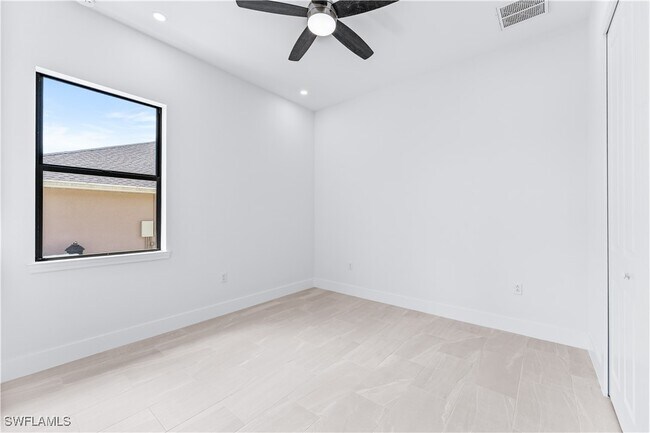 Building Photo - 129 NW 27th Pl