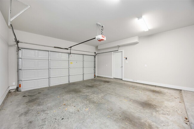 Building Photo - 2611 Huntington Creek Ln