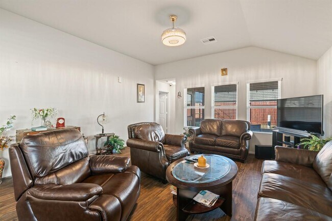 Building Photo - 15111 Longleaf Frst Dr
