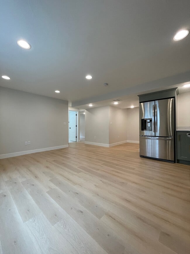 Building Photo - 296 E 250 N