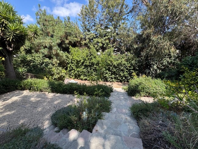 Building Photo - 1224 S Orange Dr