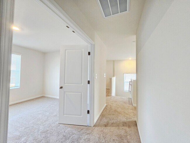 Building Photo - NEW 4- Bedroom Home With Loft, Bonus Room and Fenced Backyard