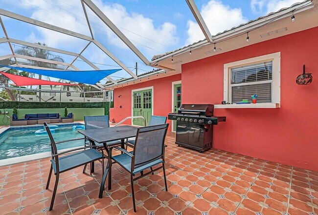 Building Photo - 532 N Palmway