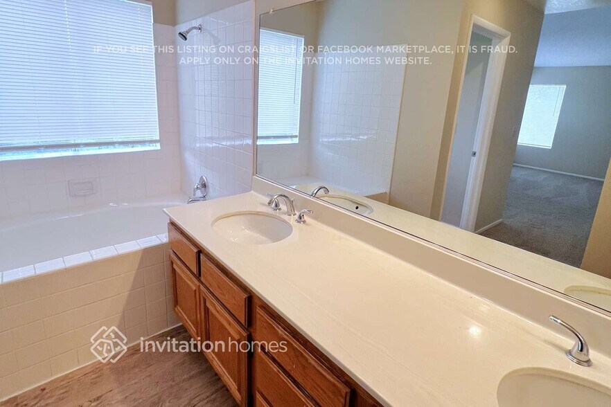 Building Photo - 330 Templeton Dr