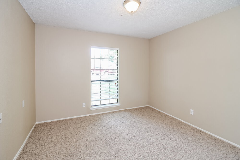 Building Photo - 1037 Eagle Ct