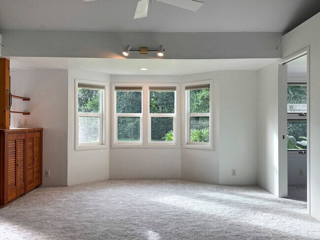 Building Photo - Available Now! Maunawili neighborhood - Adorable 2 bedroom cottage