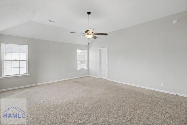 Building Photo - 18 Sunflower Cir NE