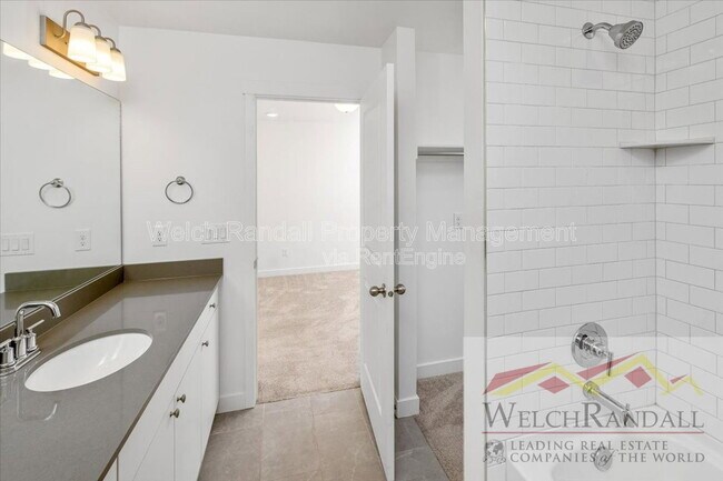 Building Photo - 82 E Weekes Wy