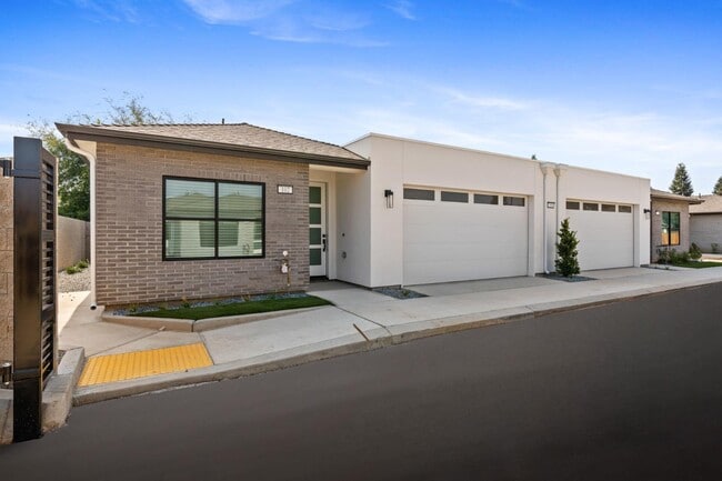 Building Photo - 2806 E Alluvial Ave