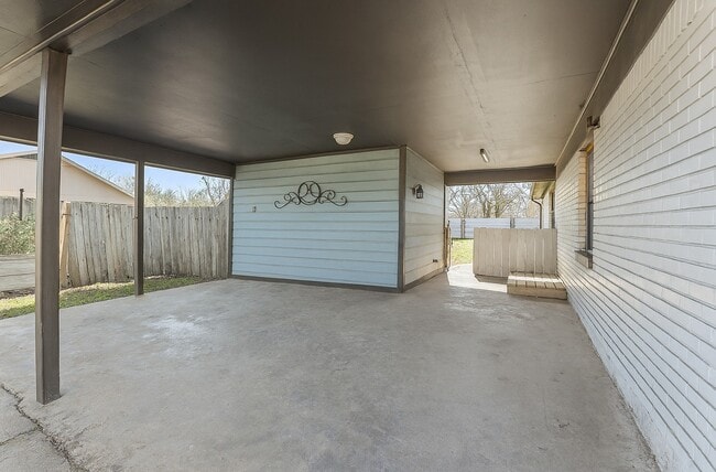 Building Photo - 6318 Laramie St