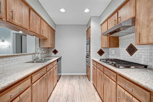 Building Photo - 5806 Chrystell Ln