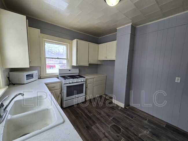 Building Photo - 119 Irving St