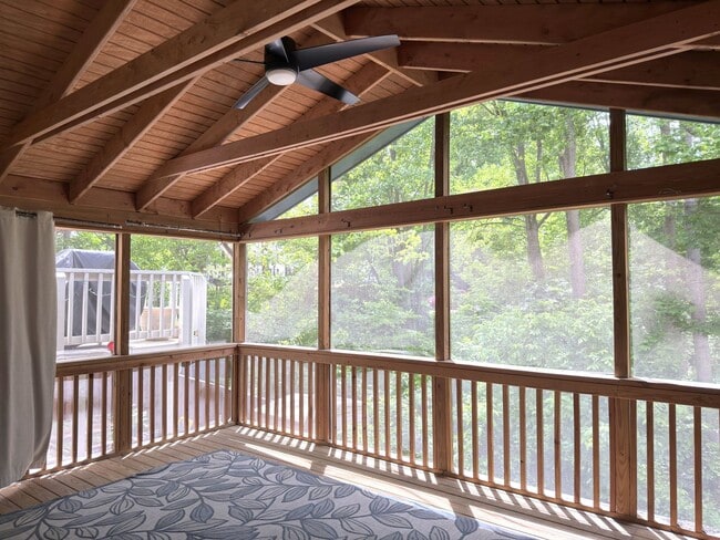 Building Photo - Beautiful 4 Bed 2.5 Bath Townhome in Burke For Rent!