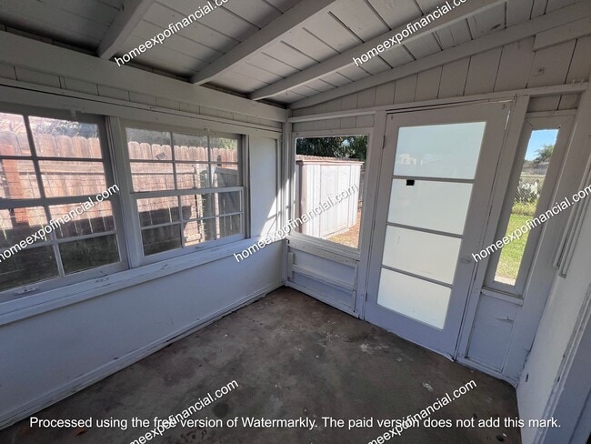 Building Photo - Nice Home For Rent - Duplex with private yard