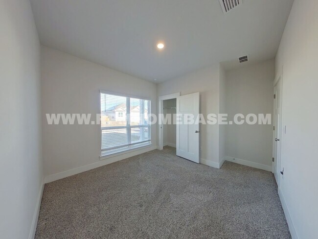 Building Photo - Modern 4-Bedroom Home with Energy-Efficient Features in Kaheeley Ridge!