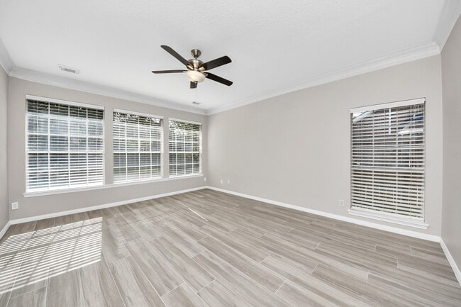 Building Photo - 1335 Crescent Pkwy Ct