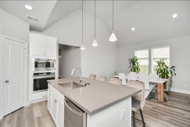 Building Photo - 8707 Morris Wds Dr