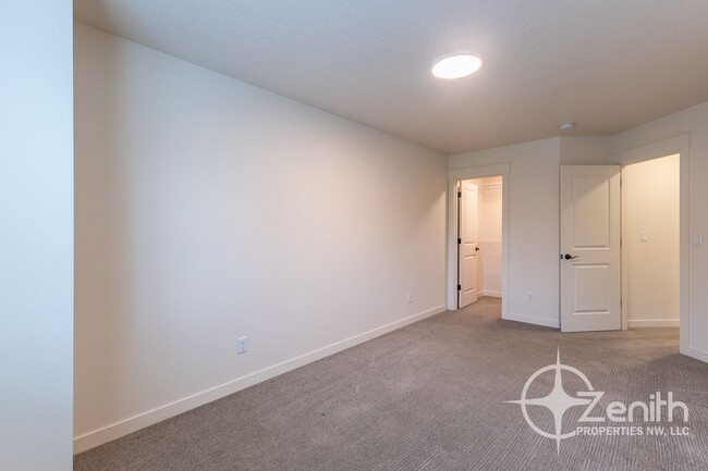Building Photo - Modern Living in Ridgefield – 3BR/2.5BA Co...