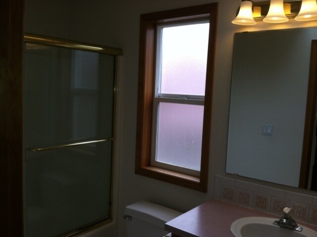 Building Photo - Love the Location in this Spacious 4-Bedro...