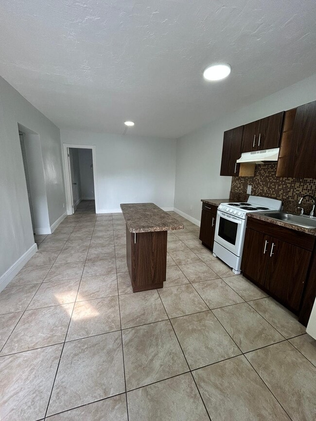 Building Photo - WEJ 13550 LLC - 18257